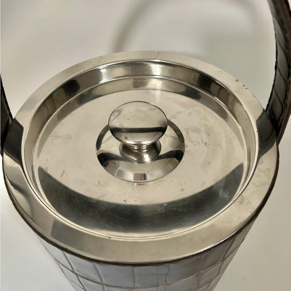 Crocodile-style leather ice bucket